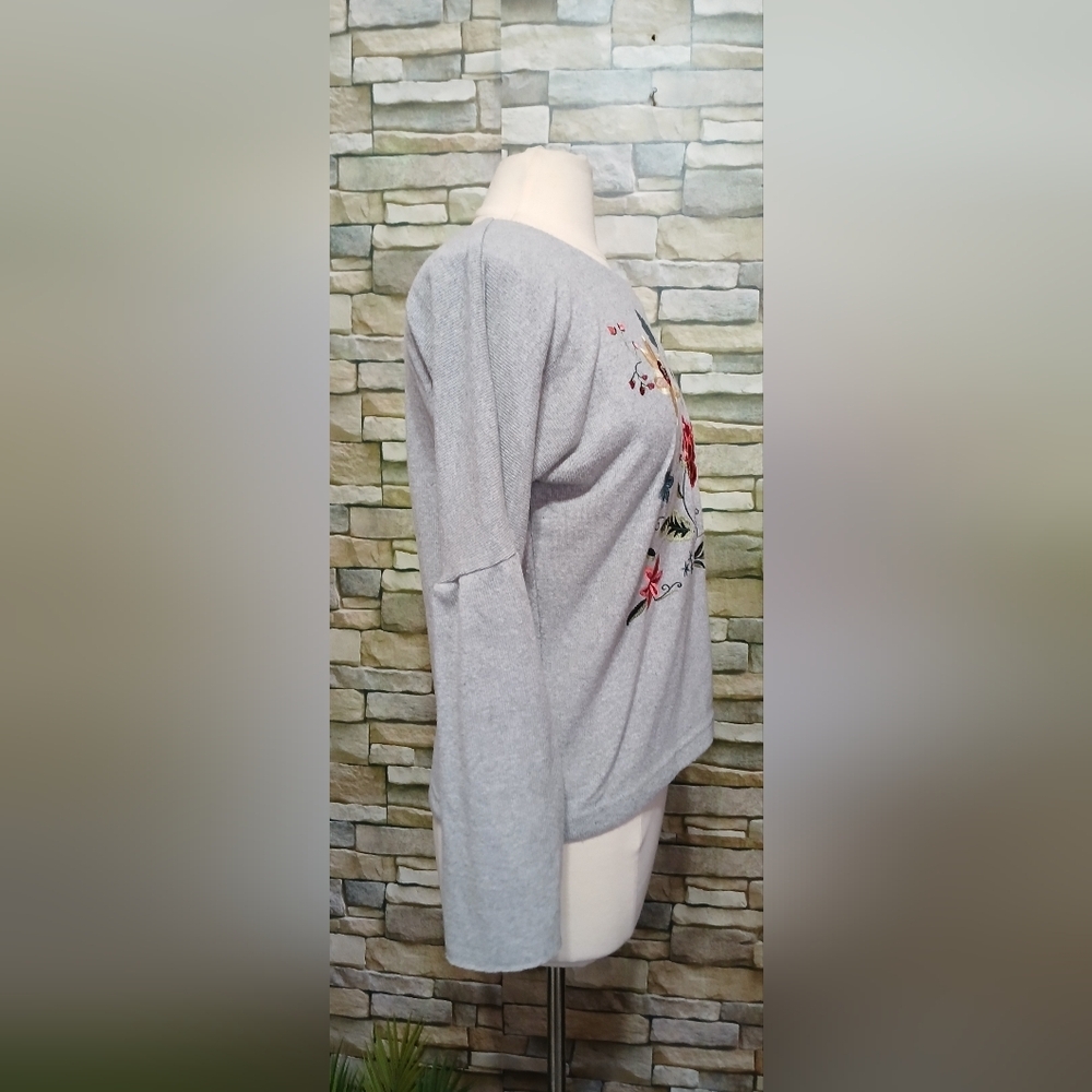 Womens Size Medium Embroidered Floral Sweater Bell Sleeves Cottagecore - Picture 2 of 5